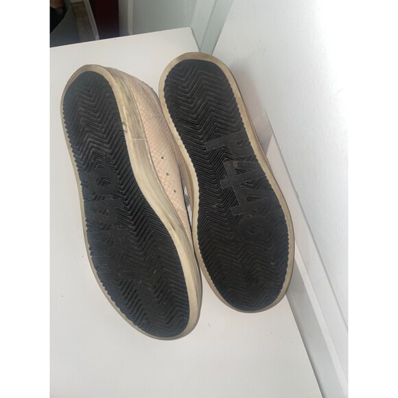 P448 John Women’ Low Top Leather Sneaker size 39/ US 8.5 - Picture 11 of 11